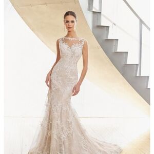 Madeline Gardner Naia never worn wedding dress size 6